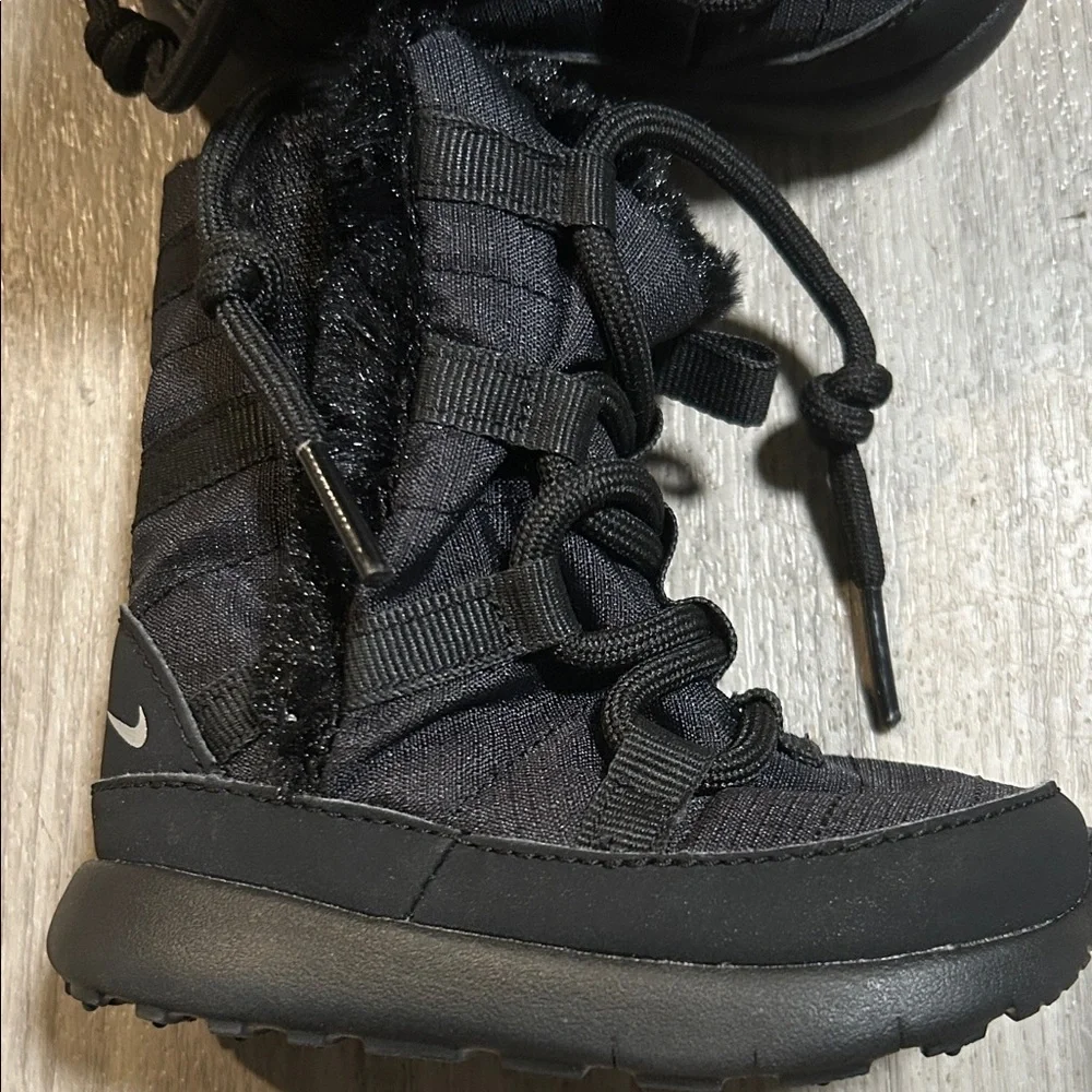 Nike Kids Black Furry Boots (baby)